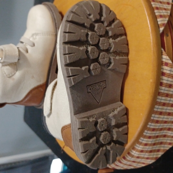 Oshkosh Boots - Picture 3 of 3